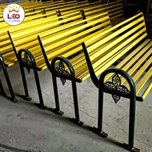 نیمکت پارکی زرد و مشکی لولهای با گل چدنی تزیینی لئو پارک